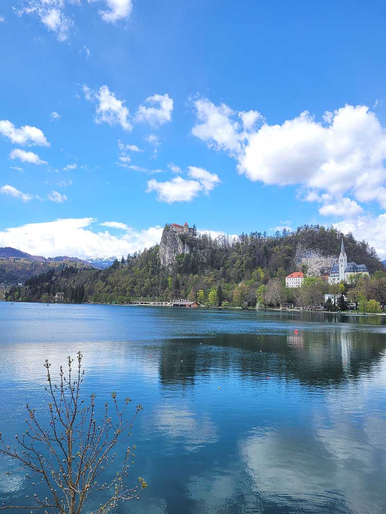 Brdo-pored-jezera-Bled